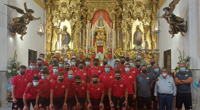 El Chiclana C.F. hace su tradicional ofrenda a la Virgen de los Remedios