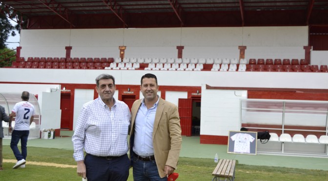 El presidente del Ciudad de Lucena visita el Municipal