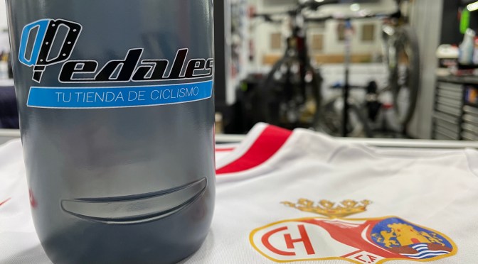 A Pedales, la tienda especializada en ciclismo, se une al Chiclana C.F.